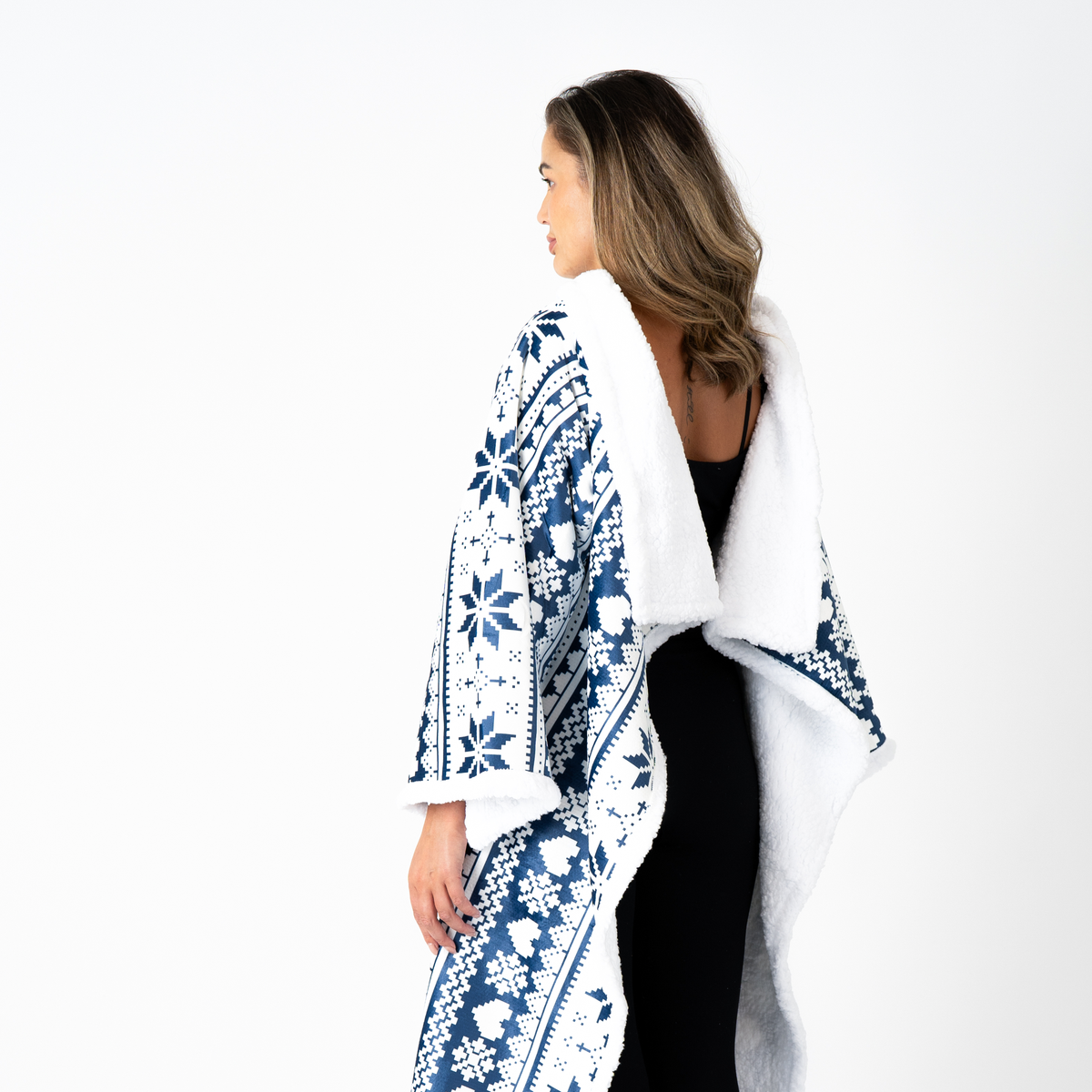 Wit-Blauwe Deken met Mouwen, Noors Patroon en Sherpa