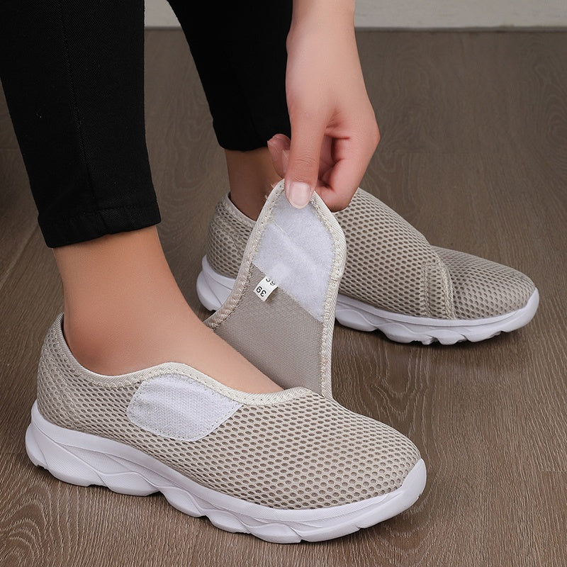 Diabetesschoenen voor dames van mesh met brede klittenbandklep en witte of zwarte zool - beige