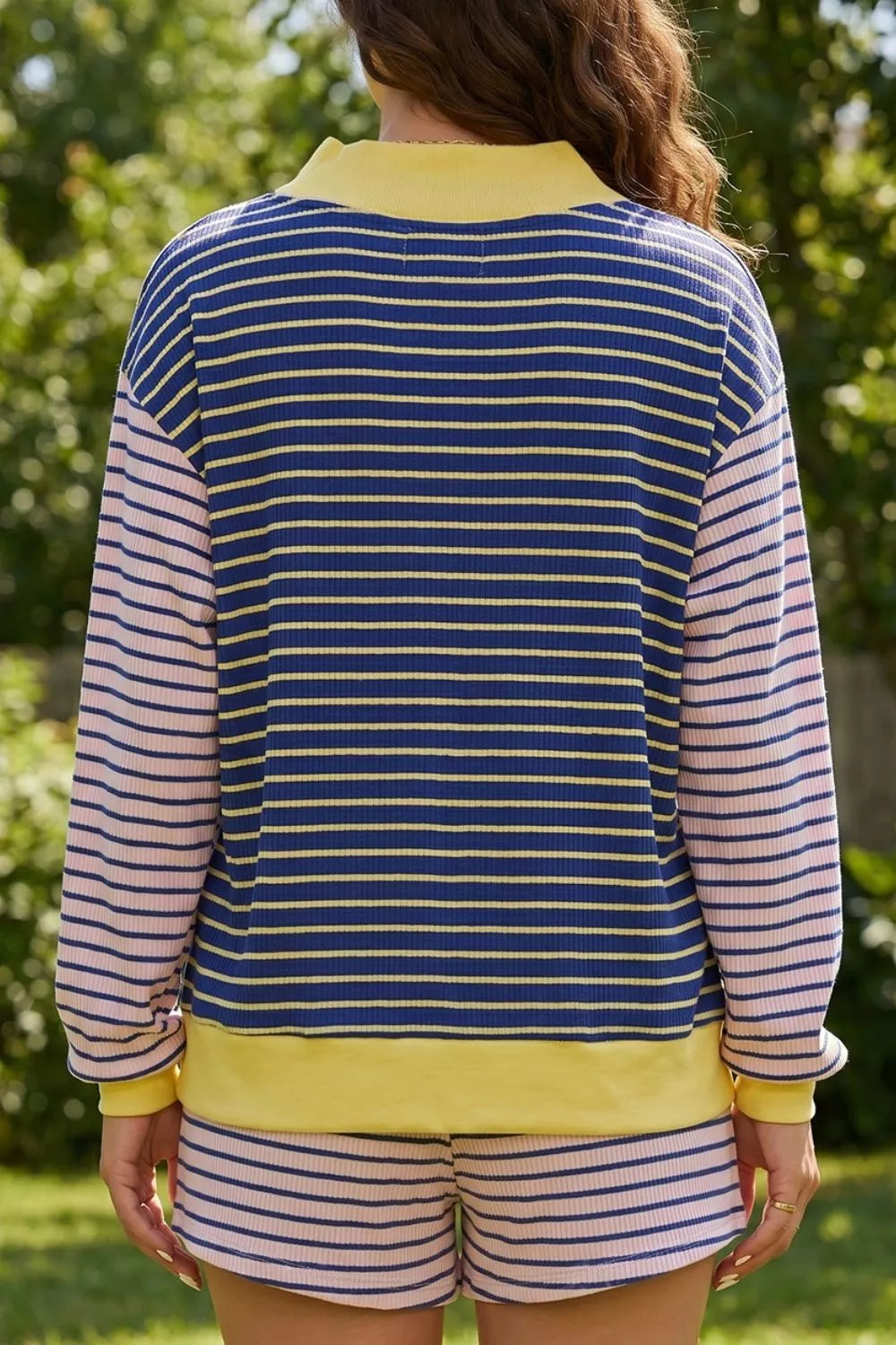 Tweedelige set dames met gestreepte trui - detailfoto