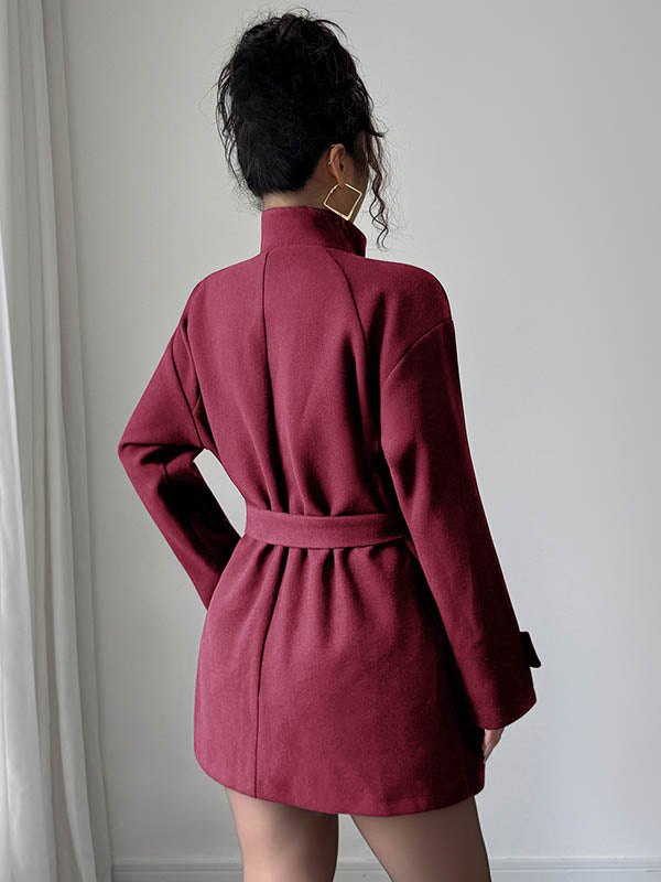 Korte jas dames met opstaande kraag en asymmetrische knoopsluiting