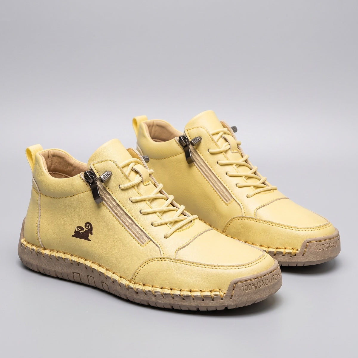 Enkelhoge damessneakers met zijrits, veters en antislip zool - geel