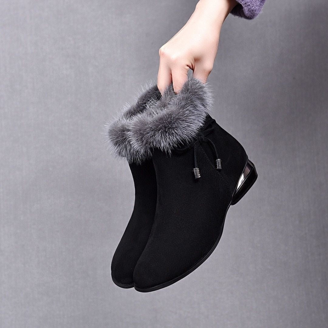 Enkellaarsjes voor dames in suède look met bontrand en lage hak - zwart