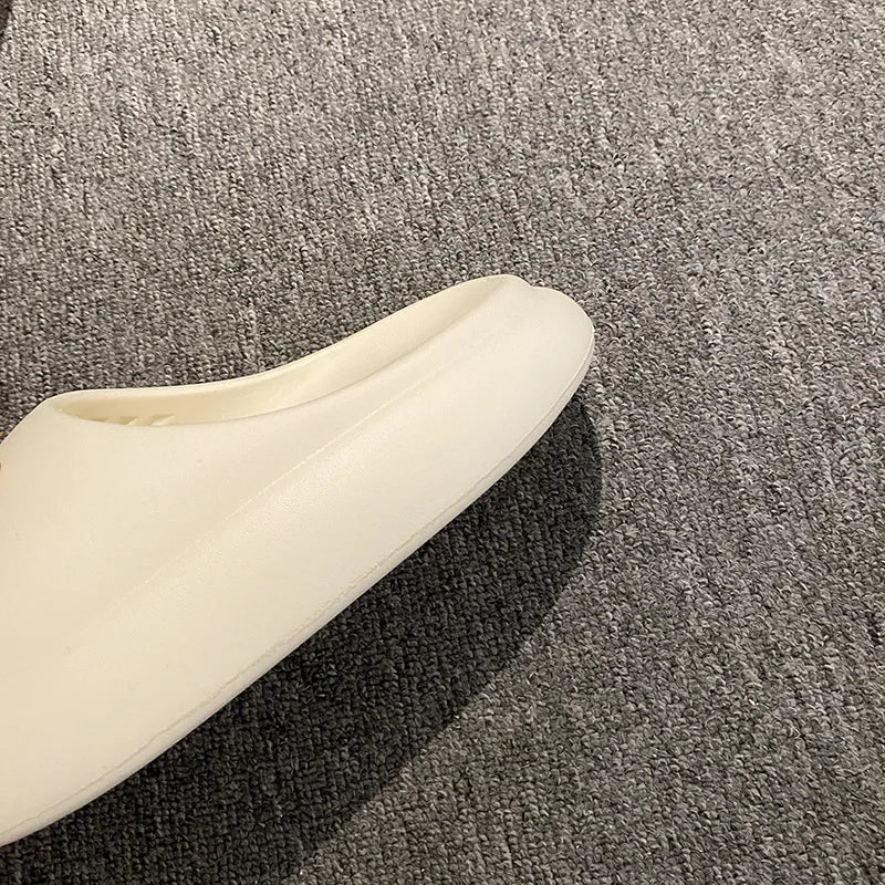 EVA slippers met gesloten neus, dikke zool en speelse opzetjes op de wreef - beeld 6