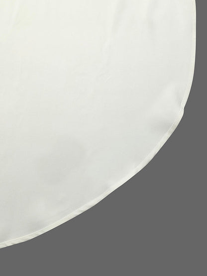 Witte lange damesblouse met volant op de taille en wijde halve mouwen