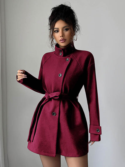 Korte jas dames met opstaande kraag en asymmetrische knoopsluiting