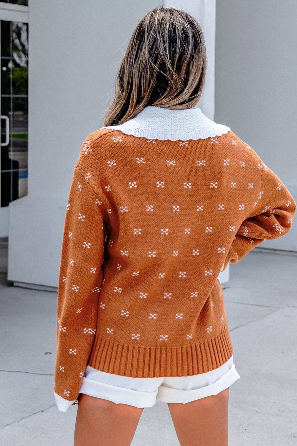 Vest dames met ronde kraag in terracotta - detailfoto
