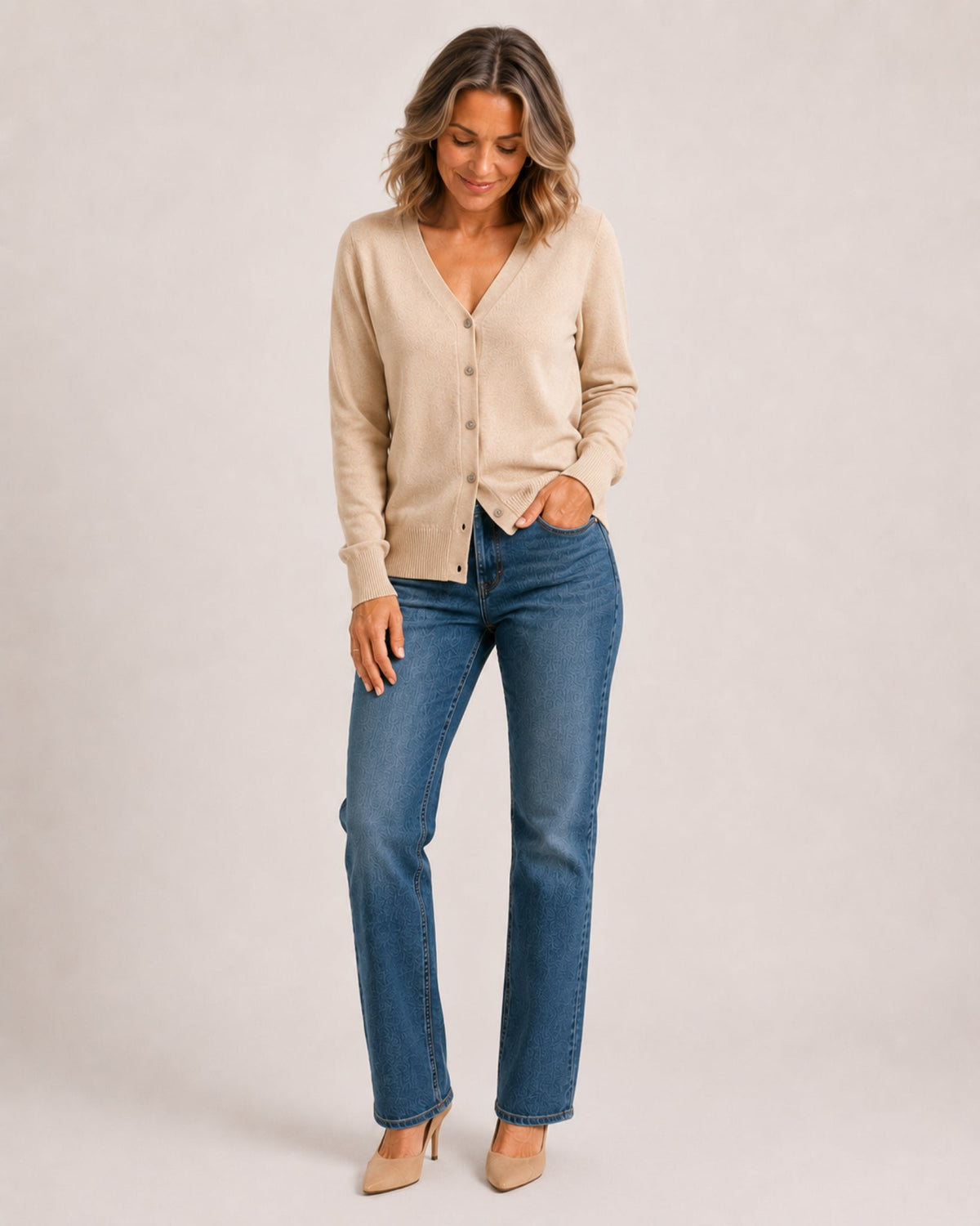 Fijngebreid damesvest met V-hals en knoopsluiting - beige