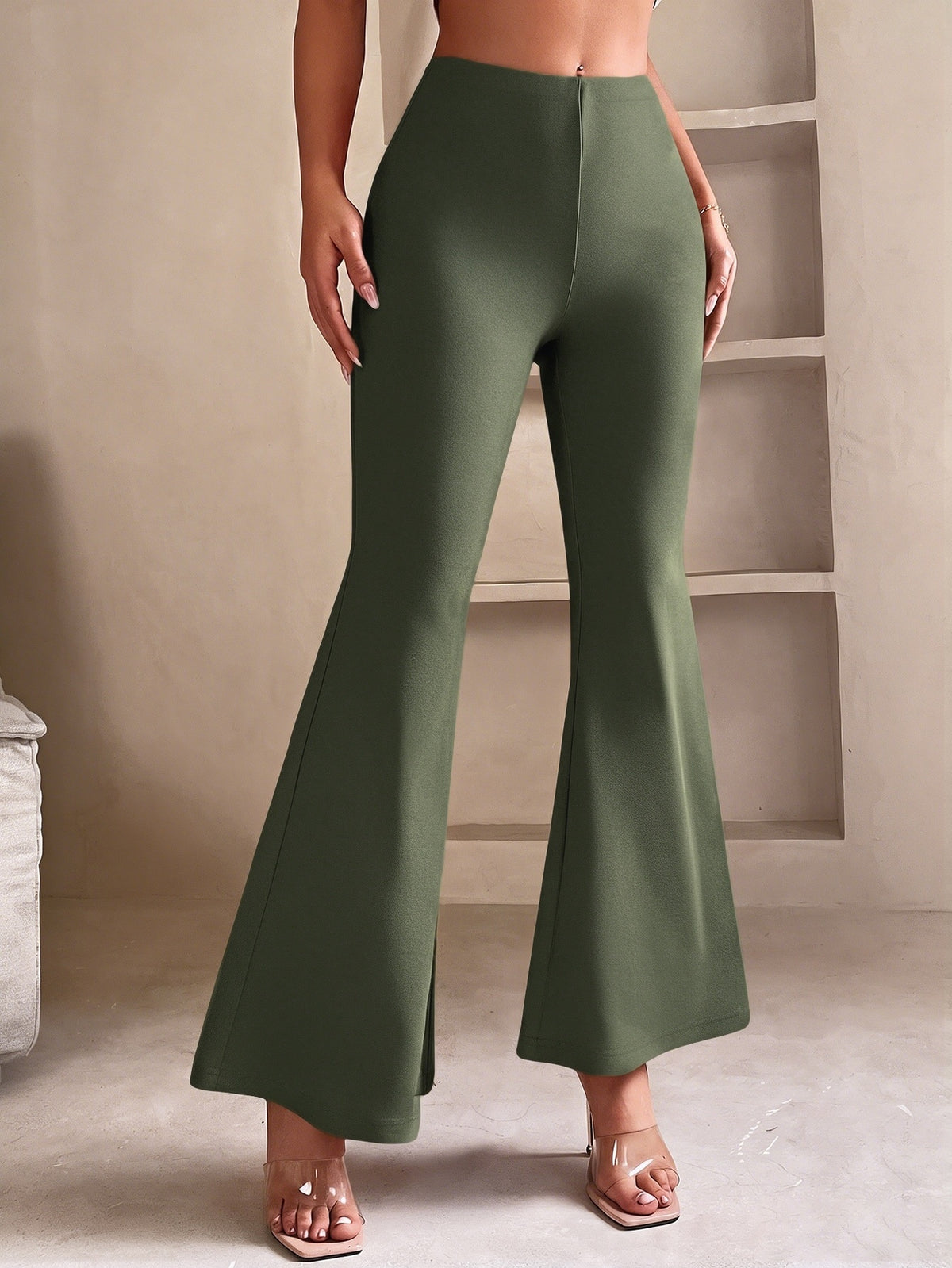 Flared broek voor dames in petite lengte met elastische taille en wijde pijp - legergroen