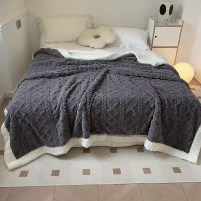Omkeerbare fleece plaid met kabelpatroon en sherpa achterkant - beeld 2