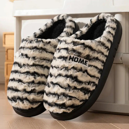 Fluffy pantoffels van gestreepte pluche met zachte zool en open hiel - beeld 2