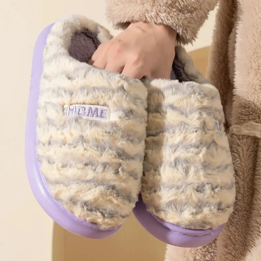 Fluffy pantoffels van gestreepte pluche met zachte zool en open hiel - lila