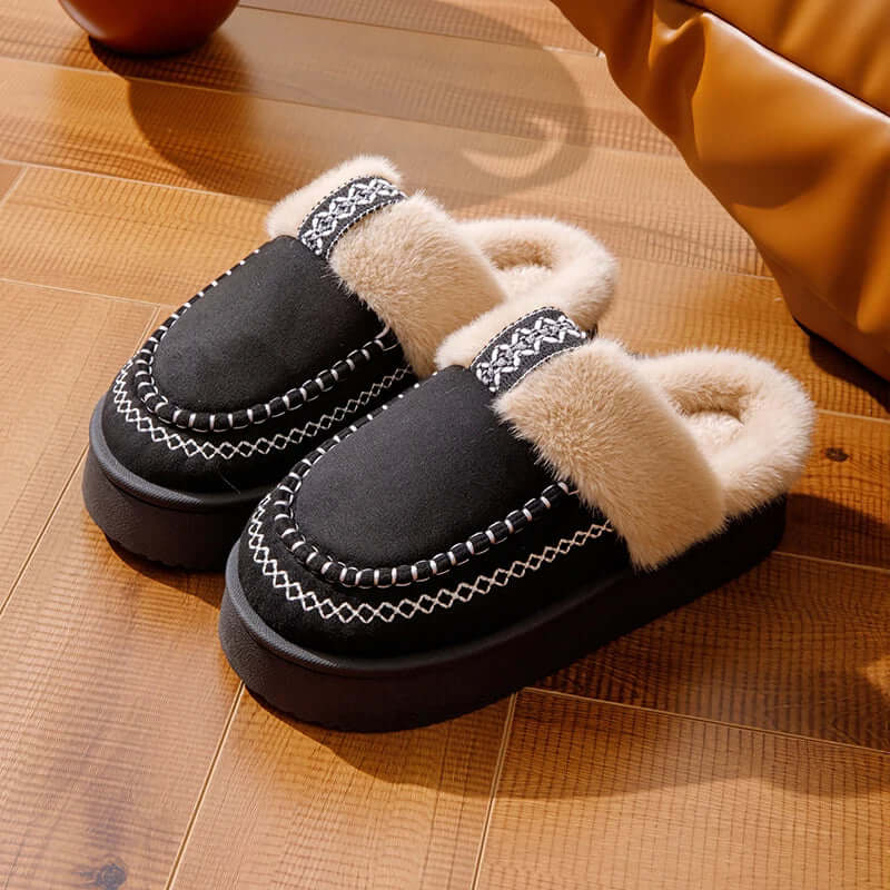 Fluffy pantoffels voor dames met pluche band, geweven bies en plateauzool - zwart