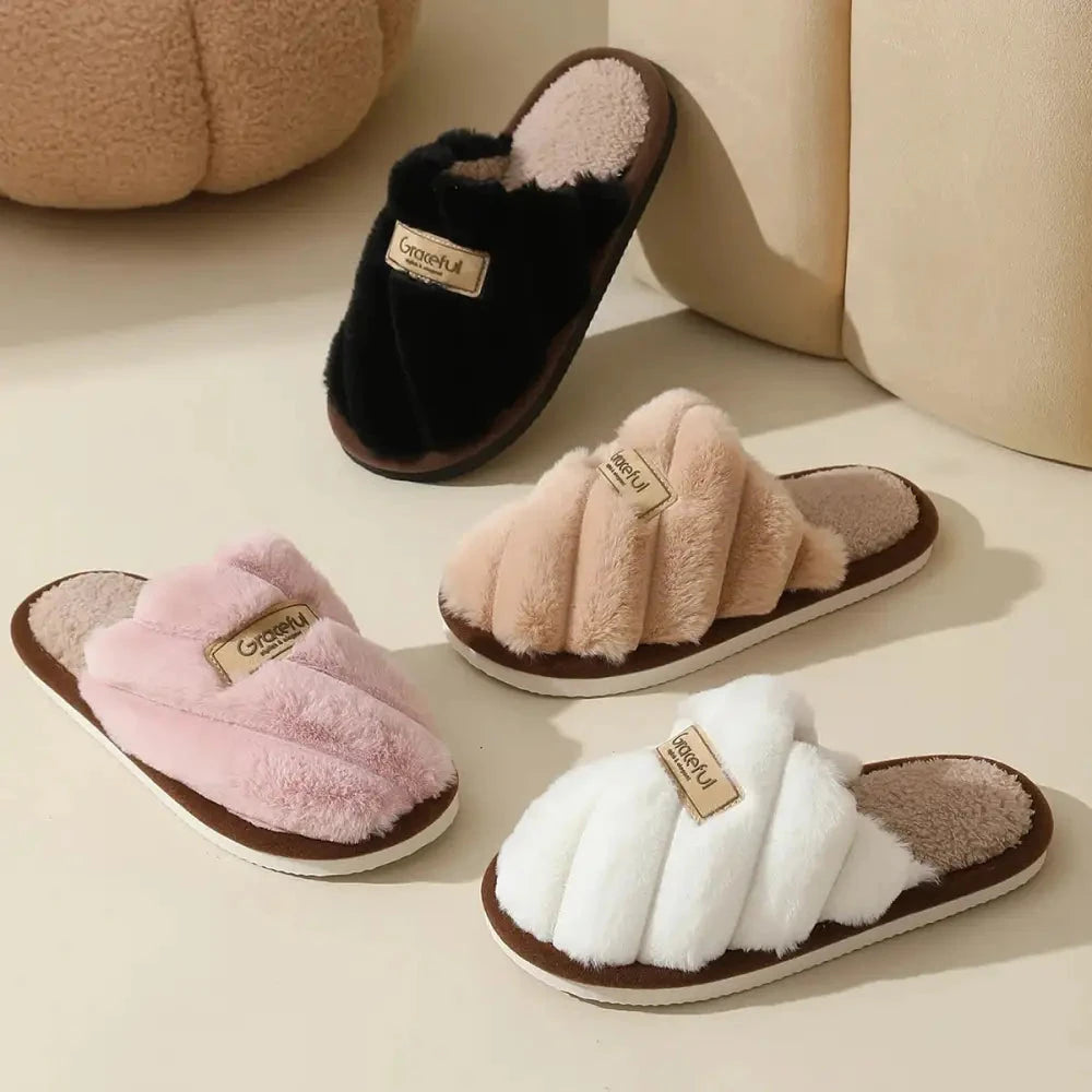 Fluffy pantoffels met gekruiste pluche banden, teddy voetbed en open hiel