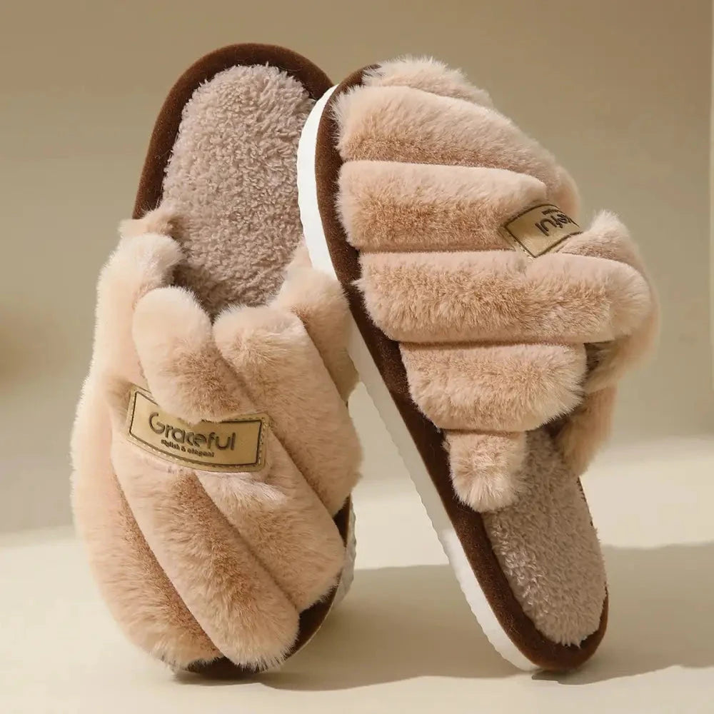 Fluffy pantoffels met gekruiste pluche banden, teddy voetbed en open hiel - beige