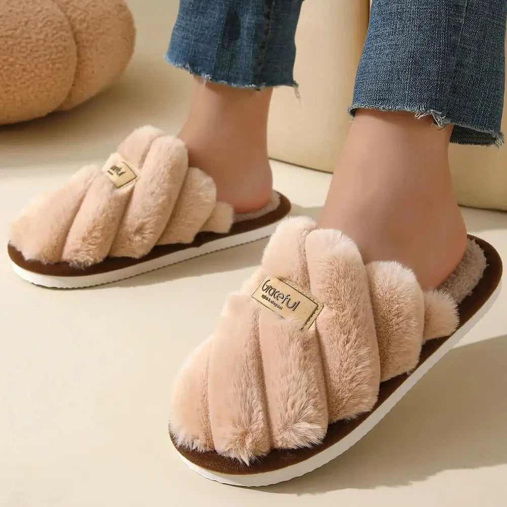 Fluffy pantoffels met gekruiste pluche banden, teddy voetbed en open hiel - beeld 5