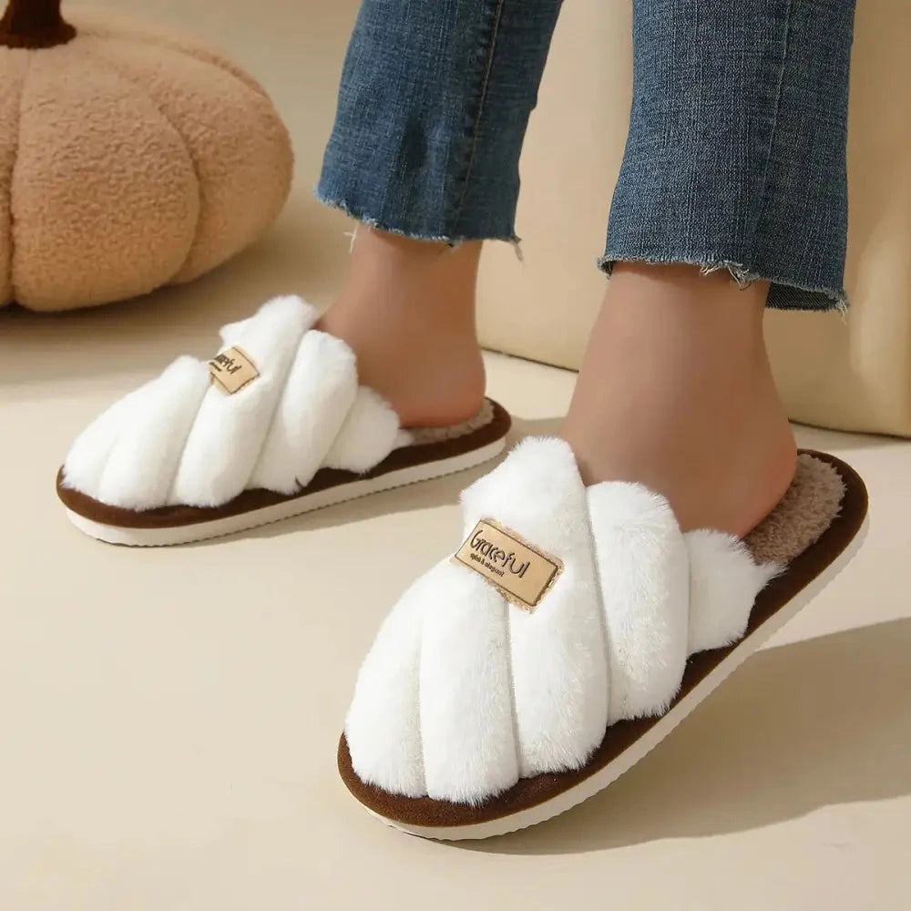 Fluffy pantoffels met gekruiste pluche banden, teddy voetbed en open hiel - beeld 6