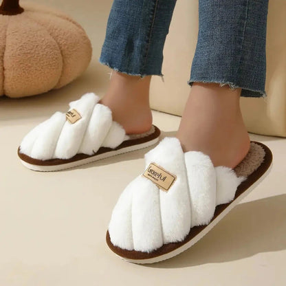 Fluffy pantoffels met gekruiste pluche banden, teddy voetbed en open hiel - beeld 6