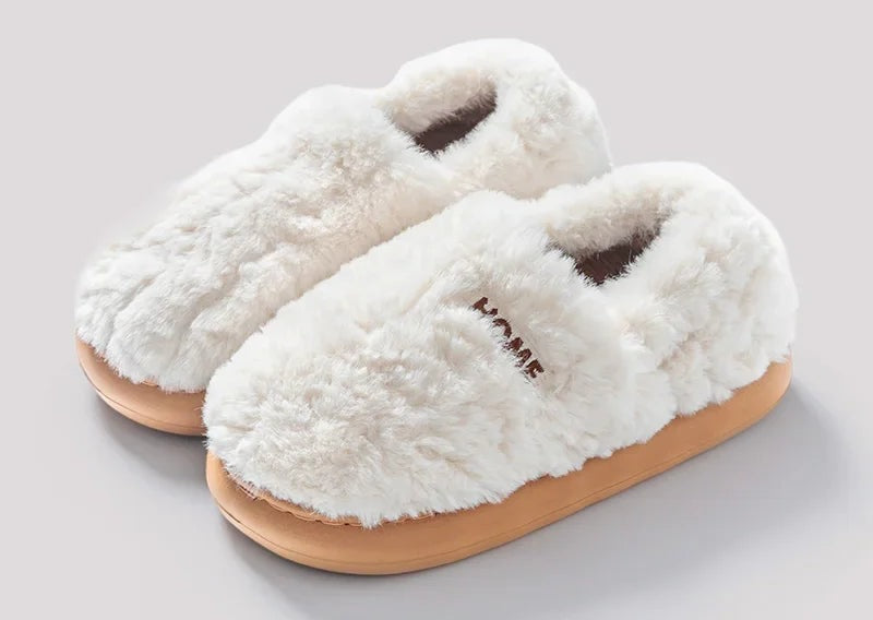 Fluffy pantoffels met gesloten hiel, pluche bovenkant en dikke zool met profiel - wit