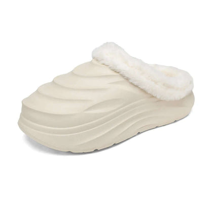 Fluffy pantoffels met EVA-buitenkant in golfmotief, pluche kraag en dikke zool - crème