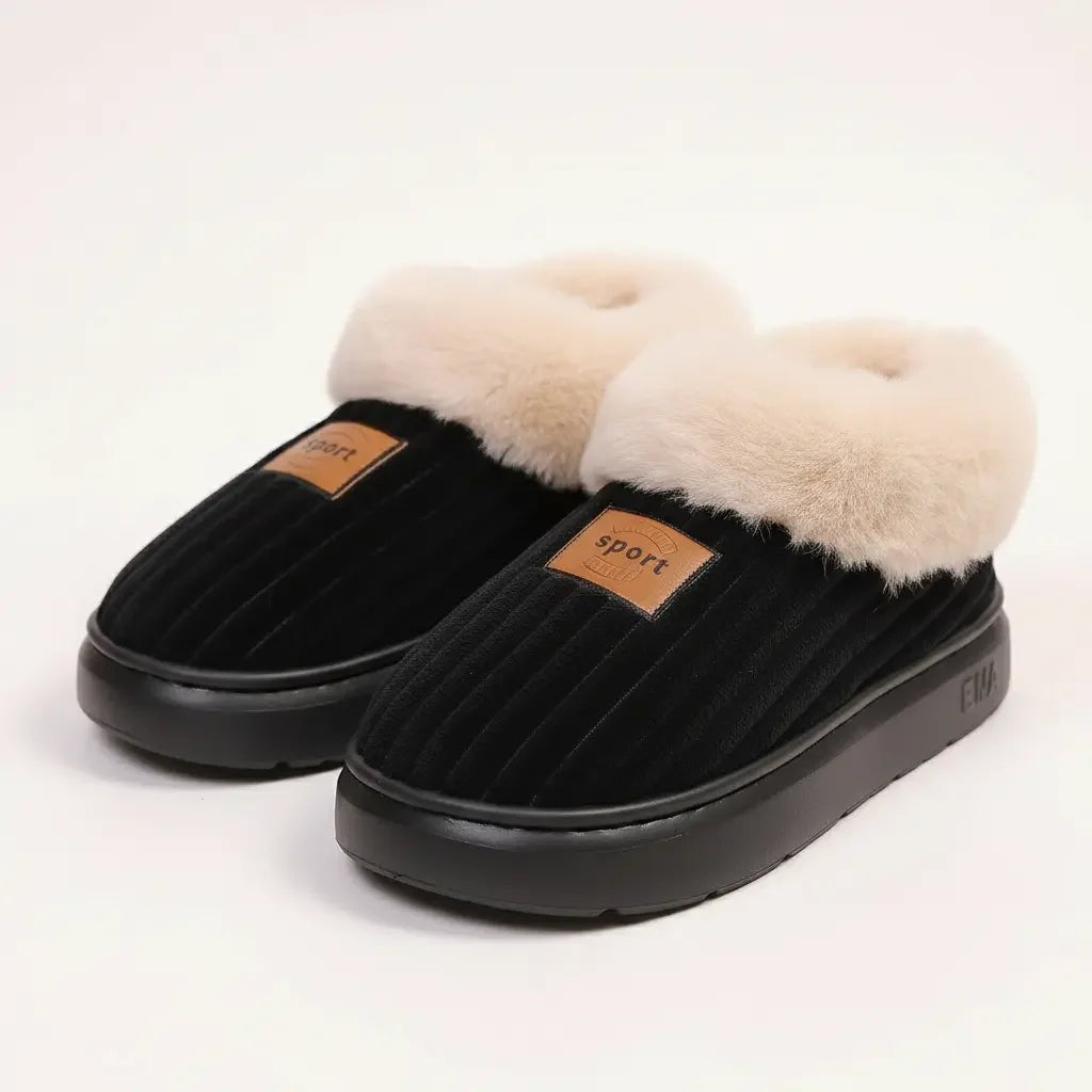 Fluffy pantoffels met hoge zool, ribstof bovenkant en pluche rand over de enkel - zwart