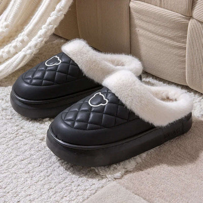 Fluffy pantoffels met open hiel, gewatteerde bovenkant in leerlook en brede pluche rand - zwart / witte rand