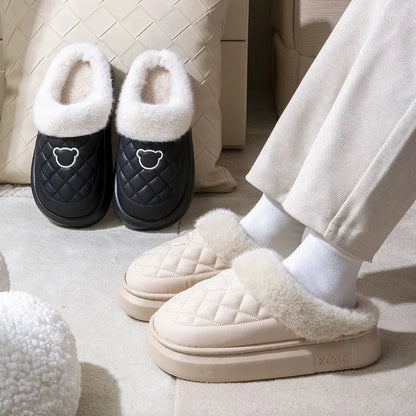 Fluffy pantoffels met open hiel, gewatteerde bovenkant in leerlook en brede pluche rand - beeld 4