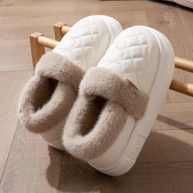 Fluffy pantoffels met open hiel, gewatteerde bovenkant in leerlook en brede pluche rand - beeld 6