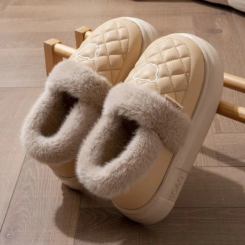 Fluffy pantoffels met open hiel, gewatteerde bovenkant in leerlook en brede pluche rand - camel / taupe rand