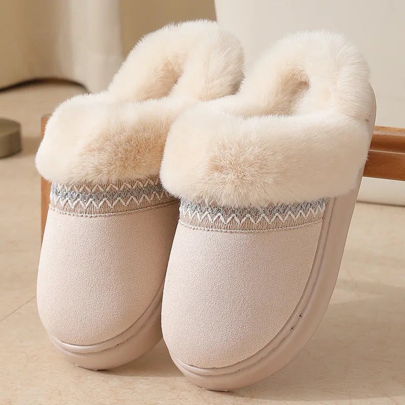 Fluffy pantoffels in suède look met pluche kraag, geborduurde band en open hiel - beige
