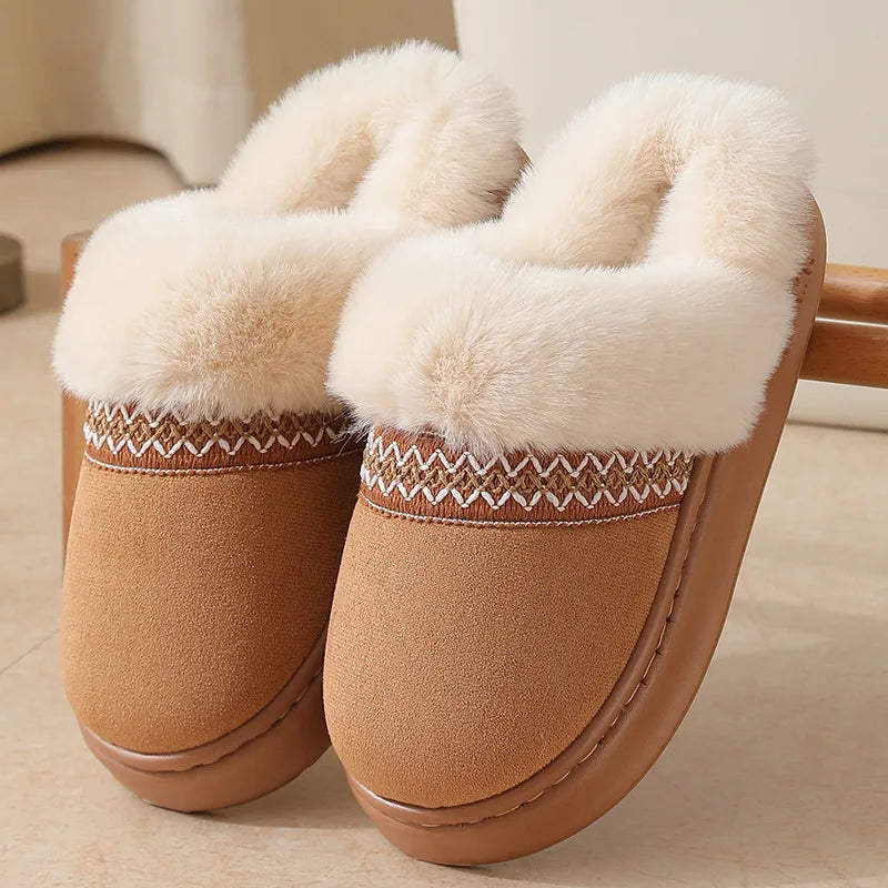 Fluffy pantoffels in suède look met pluche kraag, geborduurde band en open hiel - camel