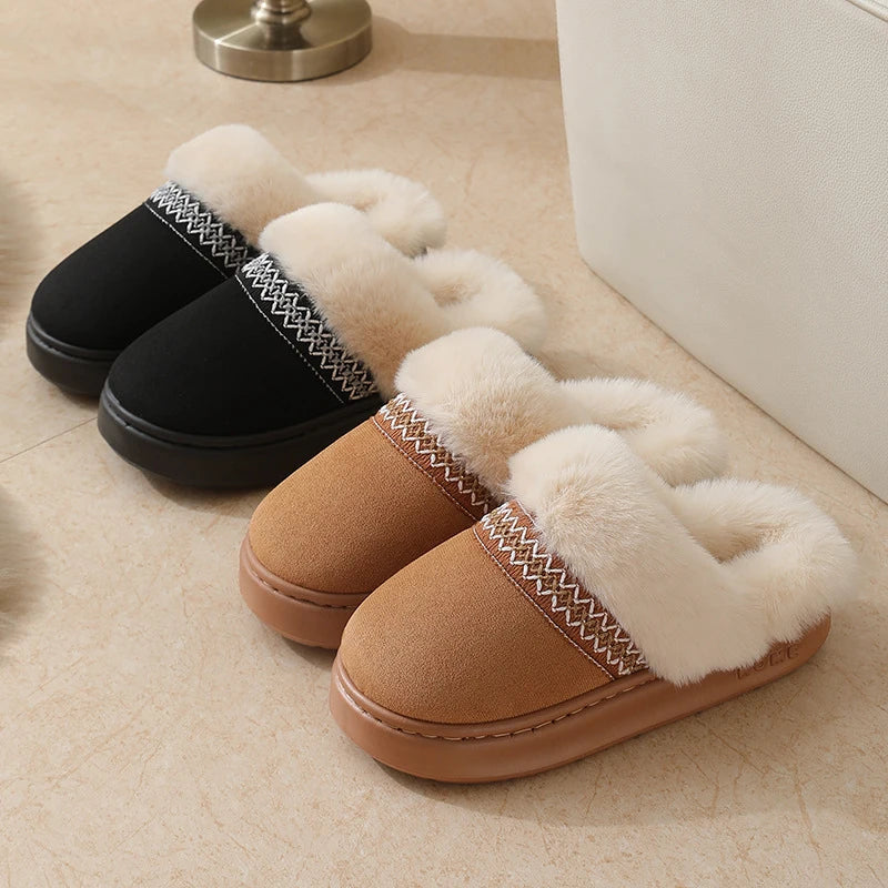 Fluffy pantoffels in suède look met pluche kraag, geborduurde band en open hiel - beeld 3