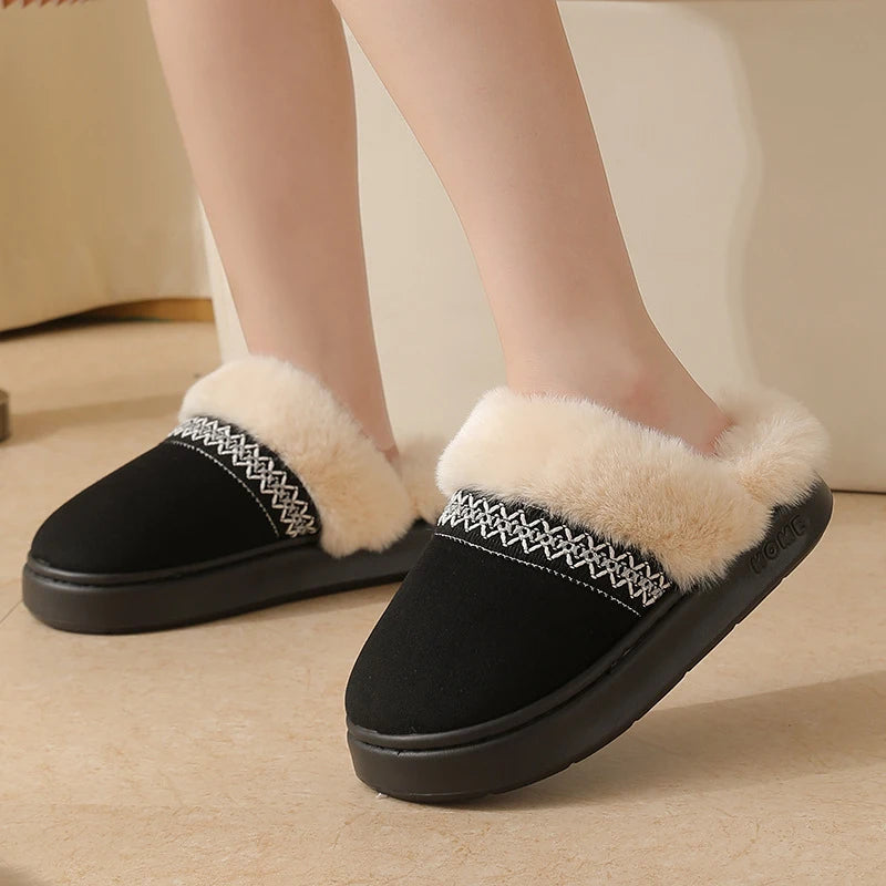 Fluffy pantoffels in suède look met pluche kraag, geborduurde band en open hiel - beeld 4