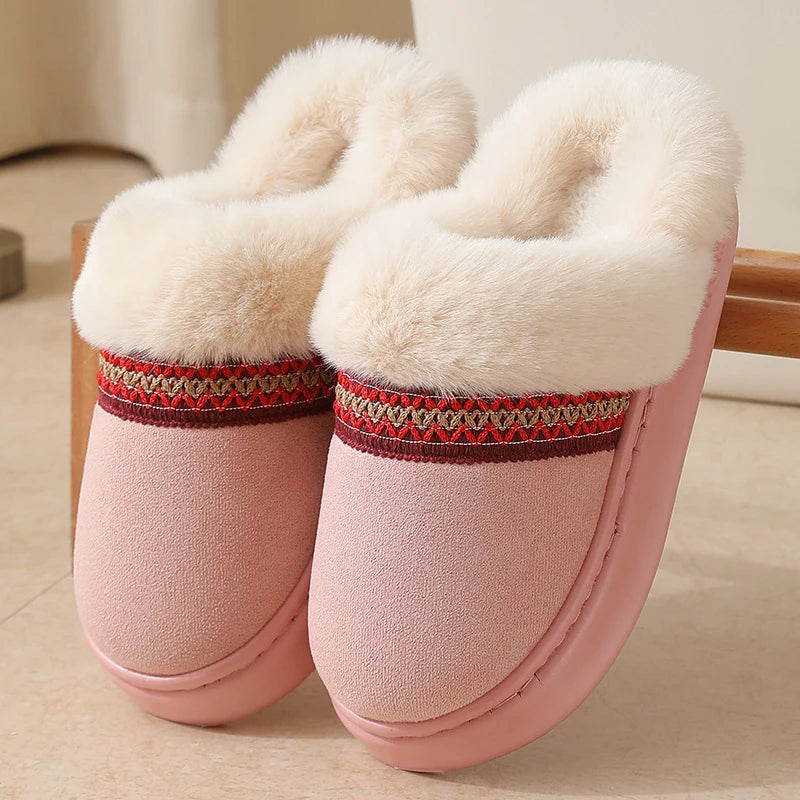 Fluffy pantoffels in suède look met pluche kraag, geborduurde band en open hiel - beeld 5