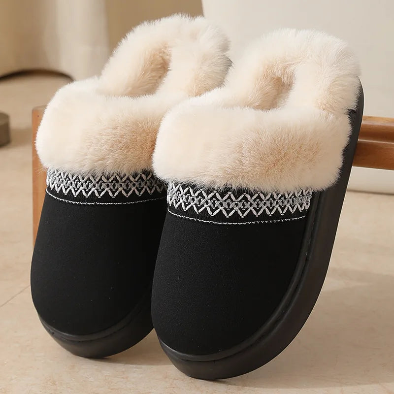 Fluffy pantoffels in suède look met pluche kraag, geborduurde band en open hiel - zwart