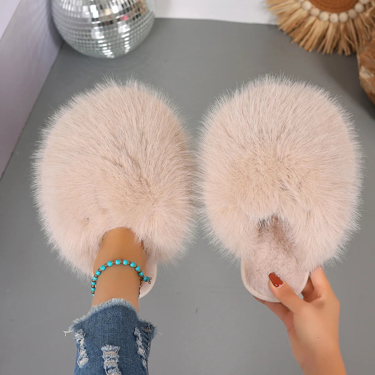 Fluffy slippers met bovenkant van lang imitatiebont, open hiel en rubberen zool - beeld 3
