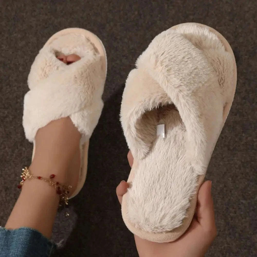 Fluffy slippers met gekruiste pluche banden, open teen en memory foam voetbed - beeld 3