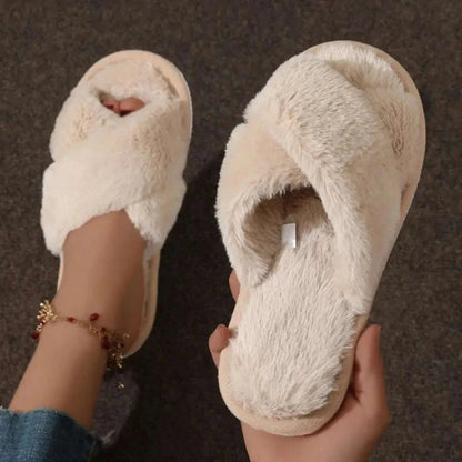 Fluffy slippers met gekruiste pluche banden, open teen en memory foam voetbed - beeld 3