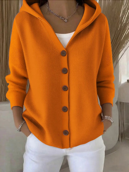 Fijn gebreid damesvest met capuchon en grote knopen - oranje
