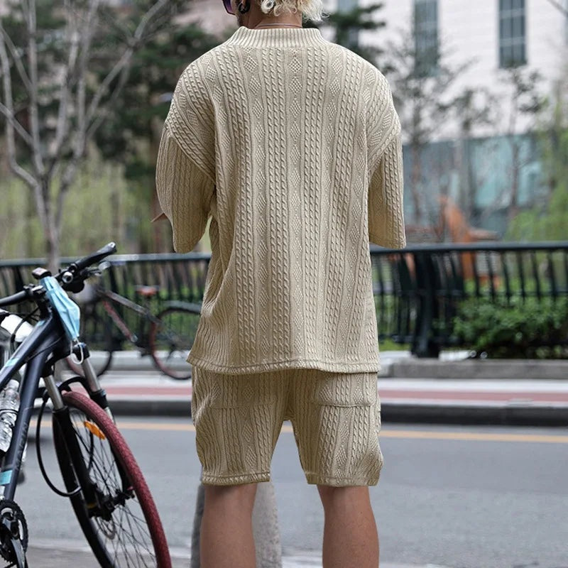 Gebreide herenset met V-hals shirt en korte broek in kabelmotief - beeld 6