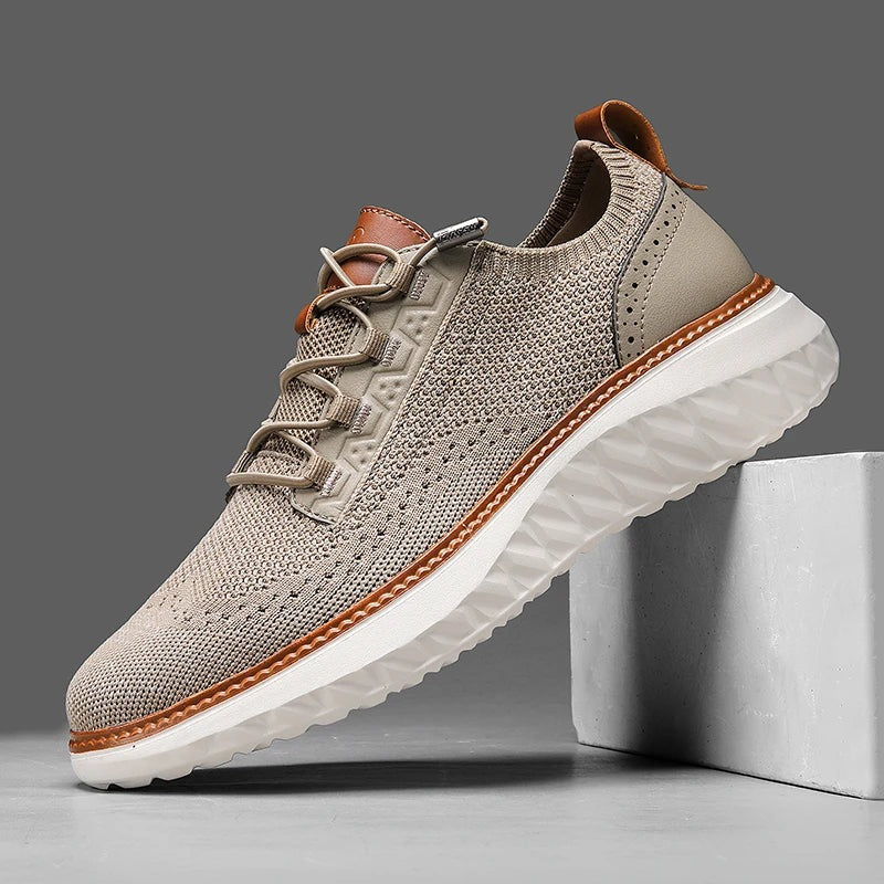 Gebreide herensneakers met brogue hielstuk in leerlook, elastische veters en witte zool met ruitreliëf - beige