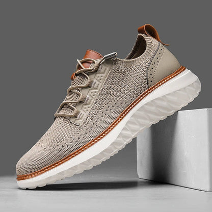 Gebreide herensneakers met brogue hielstuk in leerlook, elastische veters en witte zool met ruitreliëf - beige