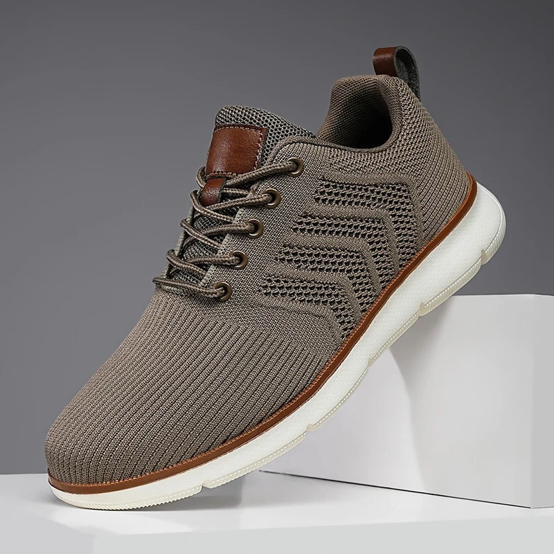 Gebreide herensneakers met open chevronmotief, lichte zool en tabje in leerlook - taupe