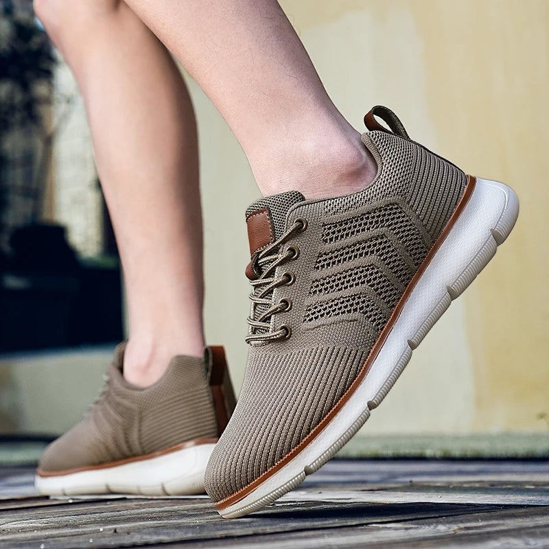 Gebreide herensneakers met open chevronmotief, lichte zool en tabje in leerlook - beeld 2