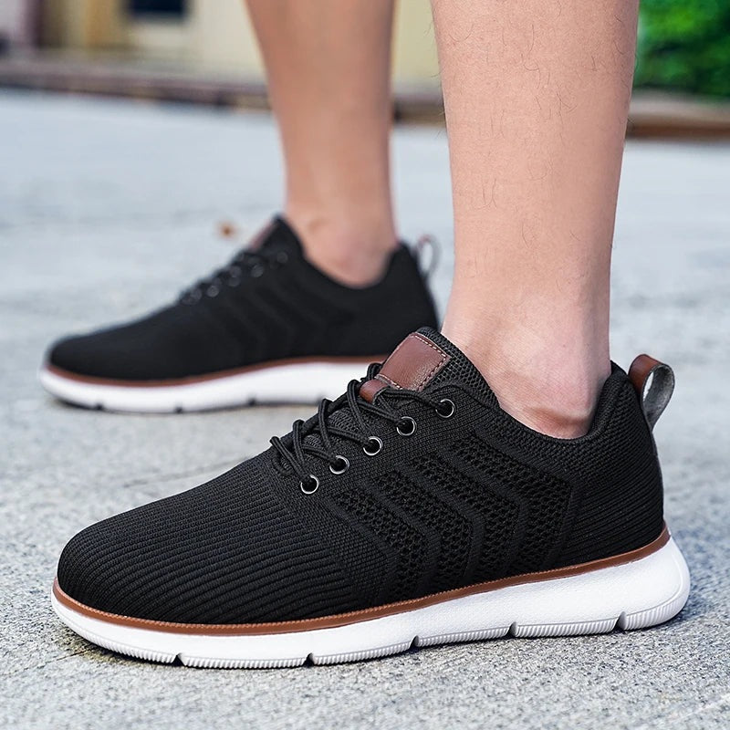 Gebreide herensneakers met open chevronmotief, lichte zool en tabje in leerlook - beeld 4