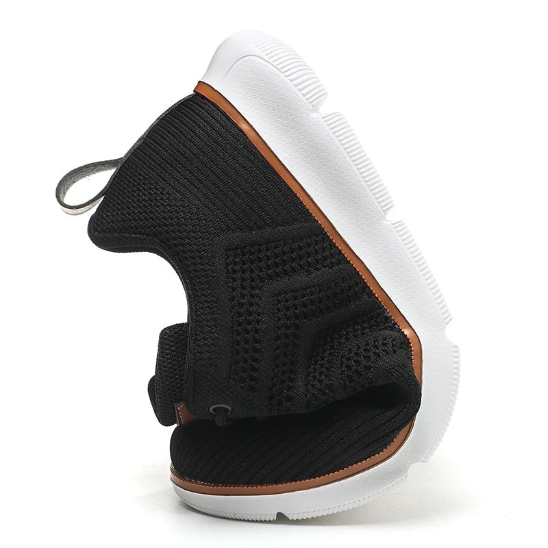 Gebreide herensneakers met open chevronmotief, lichte zool en tabje in leerlook - beeld 9