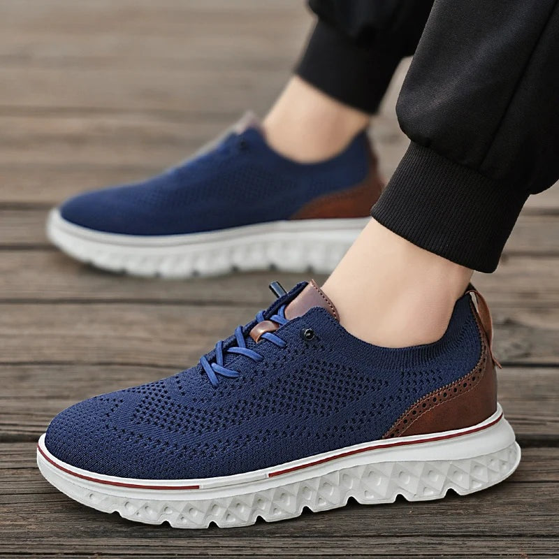 Gebreide herensneakers van mesh met hielstuk in leerlook, rode bies langs de zool en elastische veters - beeld 3