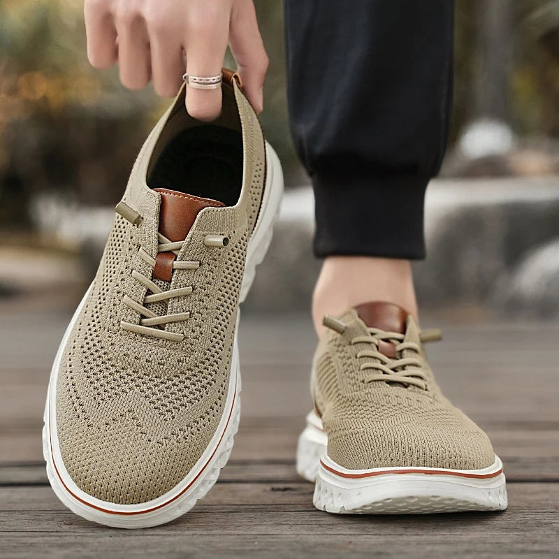 Gebreide herensneakers van mesh met hielstuk in leerlook, rode bies langs de zool en elastische veters - beeld 6