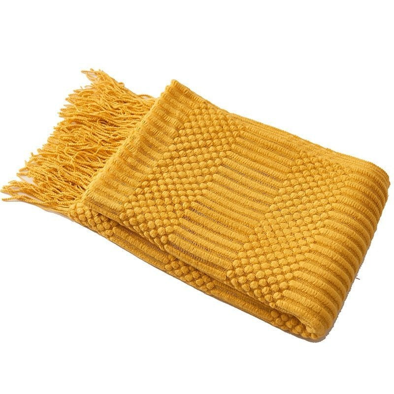 Gebreide plaid met Scandinavisch patroon en franjes over een stoel - beeld 5