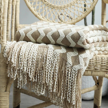 Gebreide plaid met zigzagpatroon en lange franjes - taupe