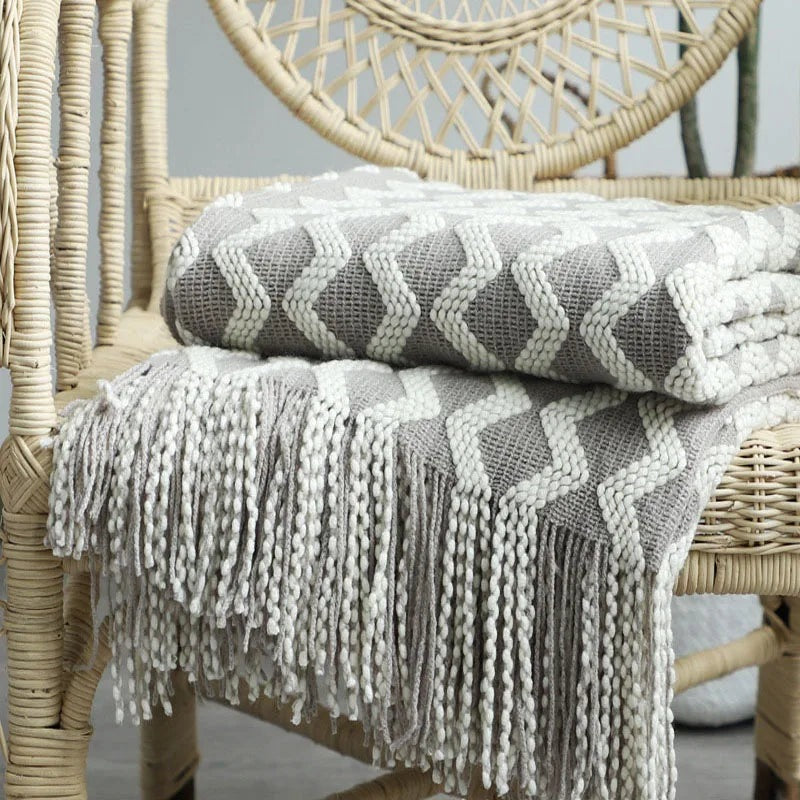 Gebreide plaid met zigzagpatroon en lange franjes - lichtgrijs